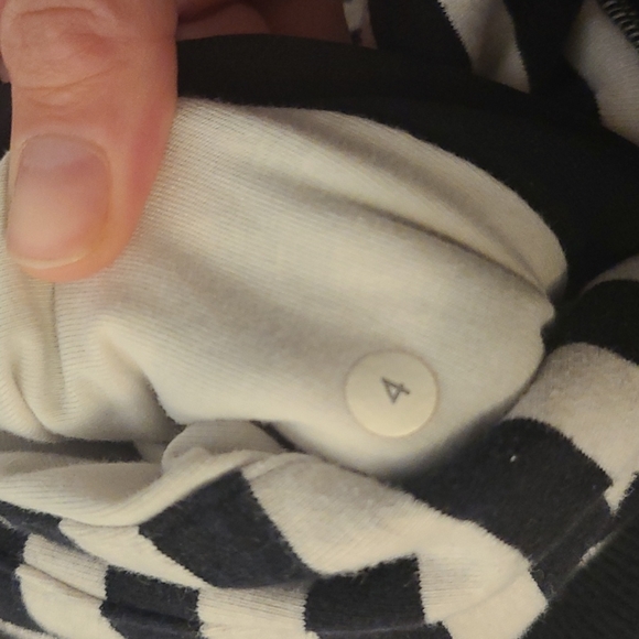 Lululemon Black White Stripe Rollin’ With My Omies Hoodie! Size 4 - Picture 11 of 11